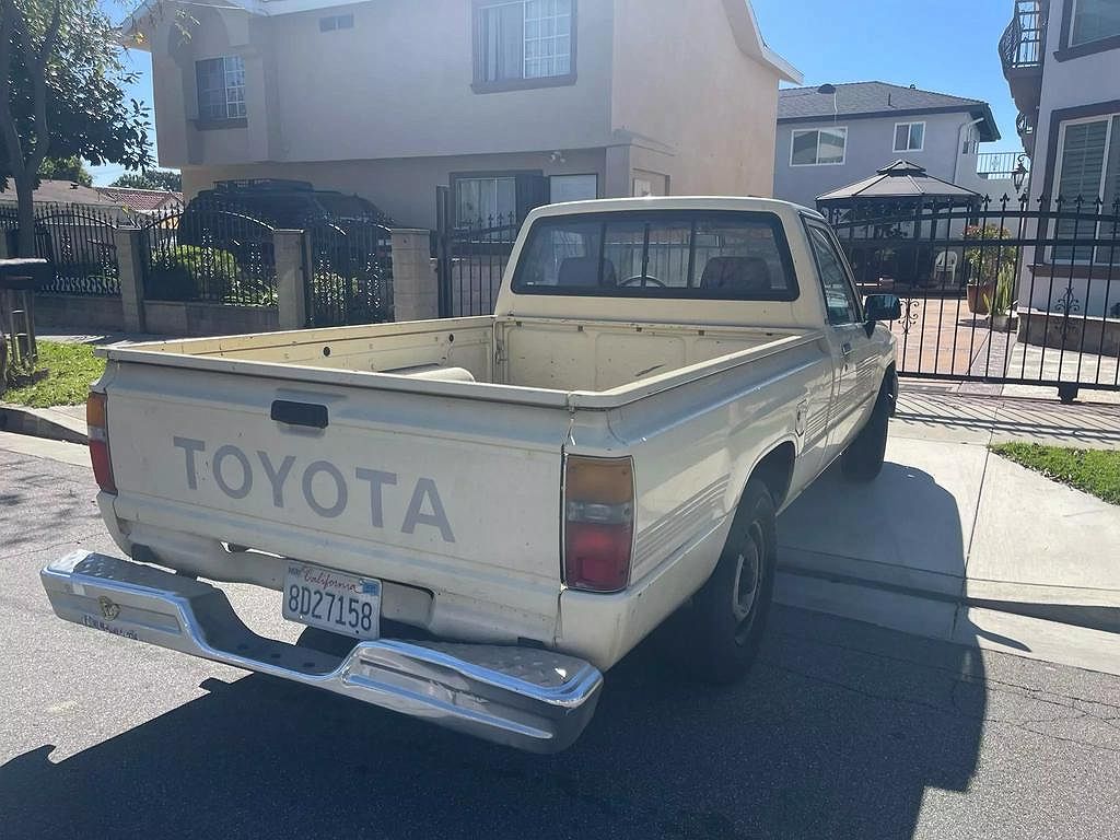 1987 Toyota Pickup null image 2