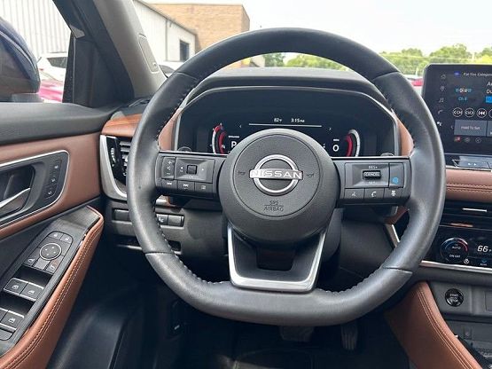 2024 Nissan Rogue Platinum photo 11