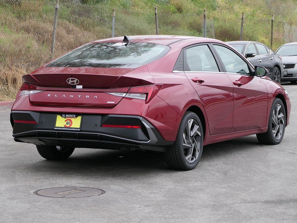2024 Hyundai Elantra Limited Edition image 2