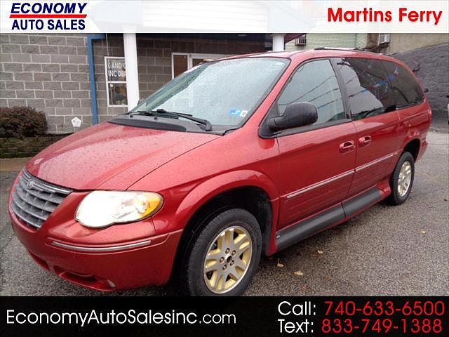 2005 Chrysler Town & Country Limited Edition image 0