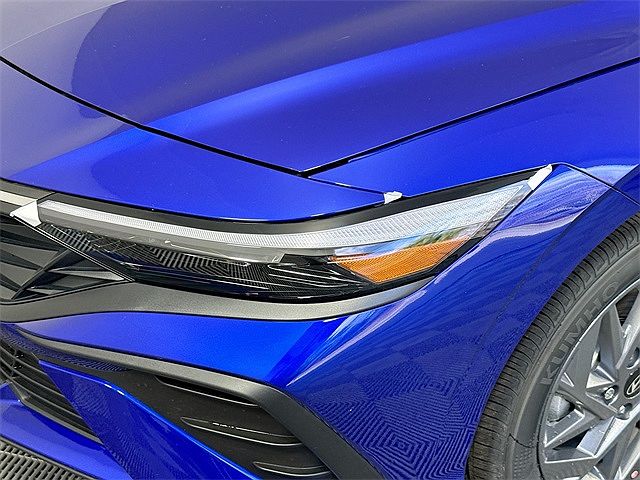 2024 Hyundai Elantra SEL image 1