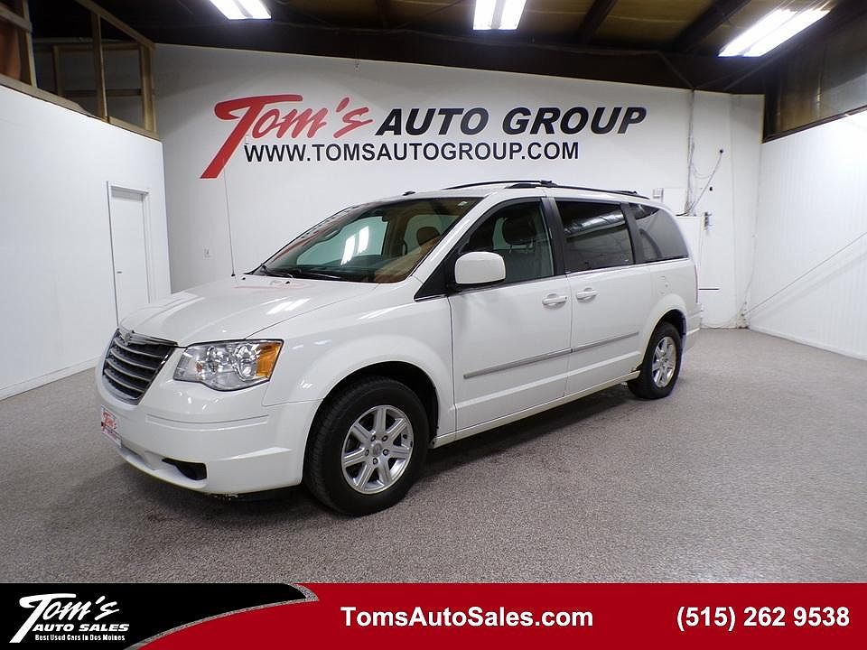2010 Chrysler Town & Country Touring image 0