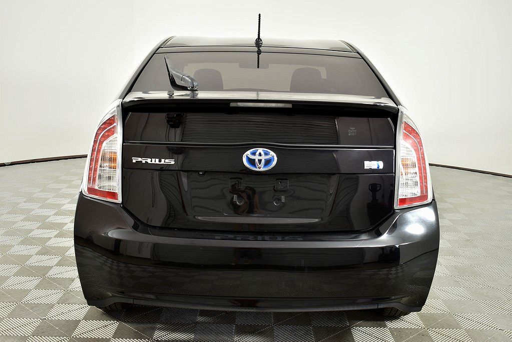 2015 Toyota Prius Two image 5