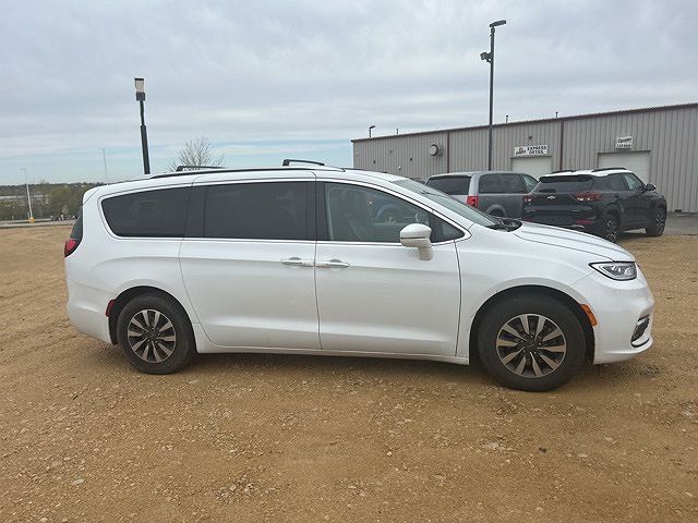 2021 Chrysler Pacifica Touring-L image 1
