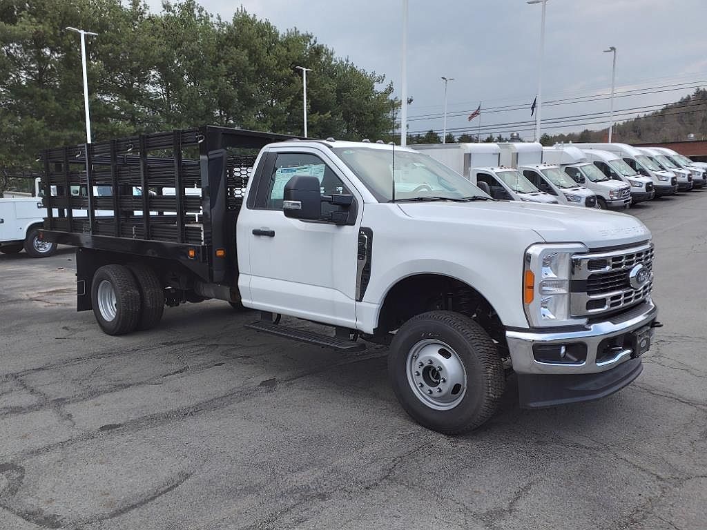 2023 Ford F-350 XL image 0