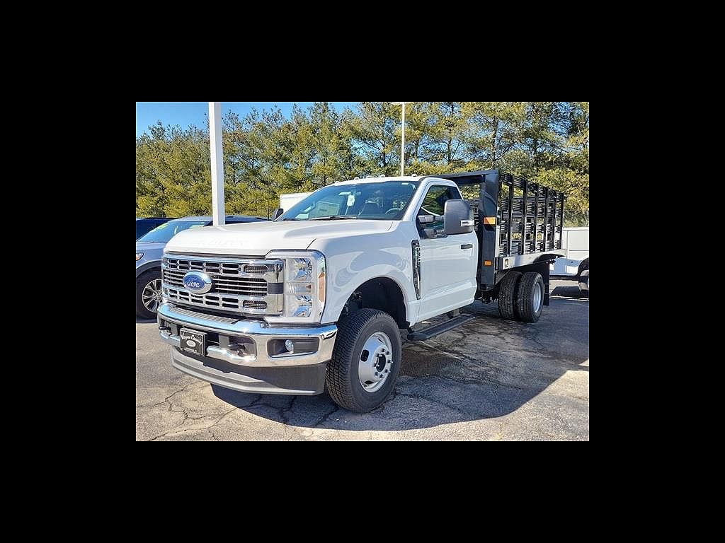 2023 Ford F-350 XL image 3