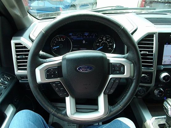 2016 Ford F-150 Lariat photo 11