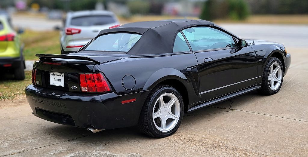 2000 Ford Mustang GT image 3
