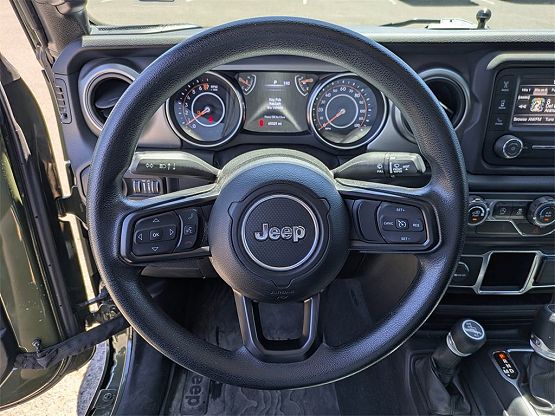 2021 Jeep Gladiator Willys Sport photo 11