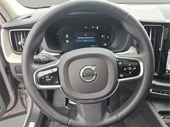 2025 Volvo XC60 B5 Plus photo 11