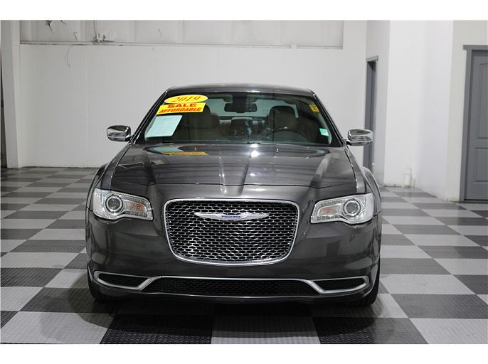 2019 Chrysler 300