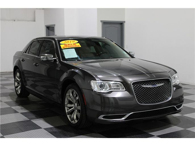 2019 Chrysler 300