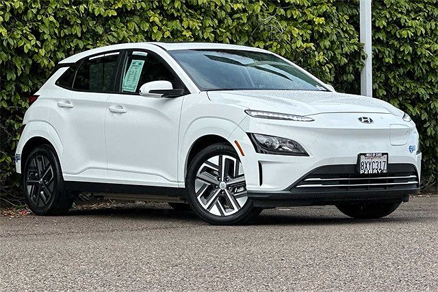 2022 Hyundai Kona SEL image 1