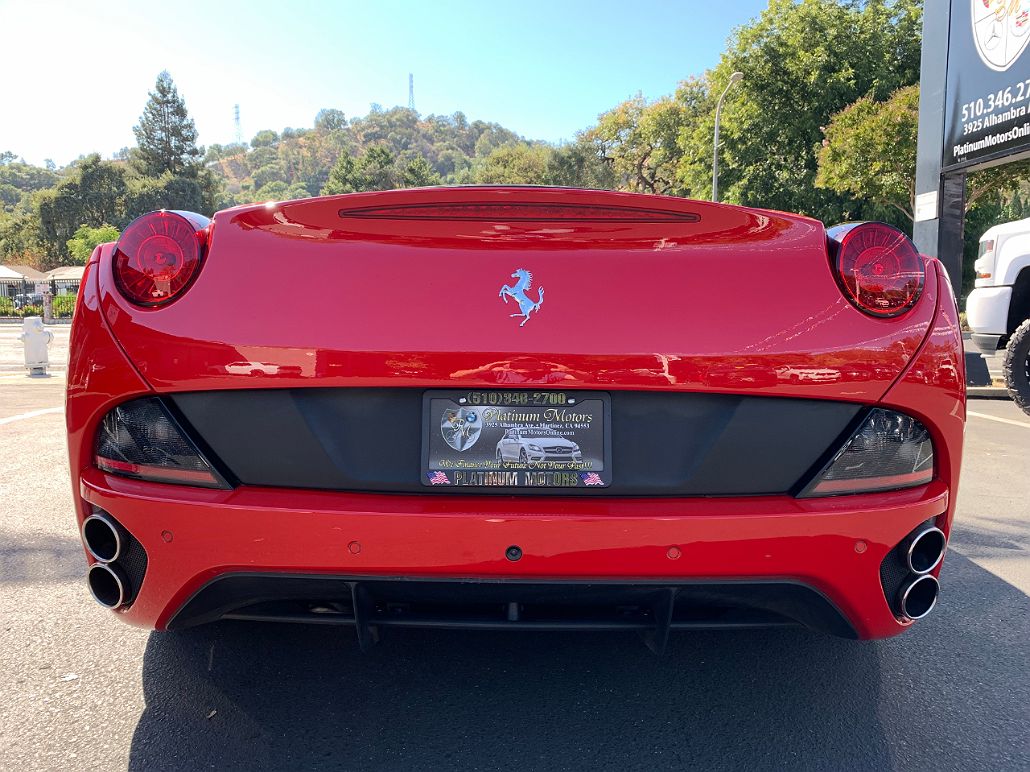 2014 Ferrari California null image 4