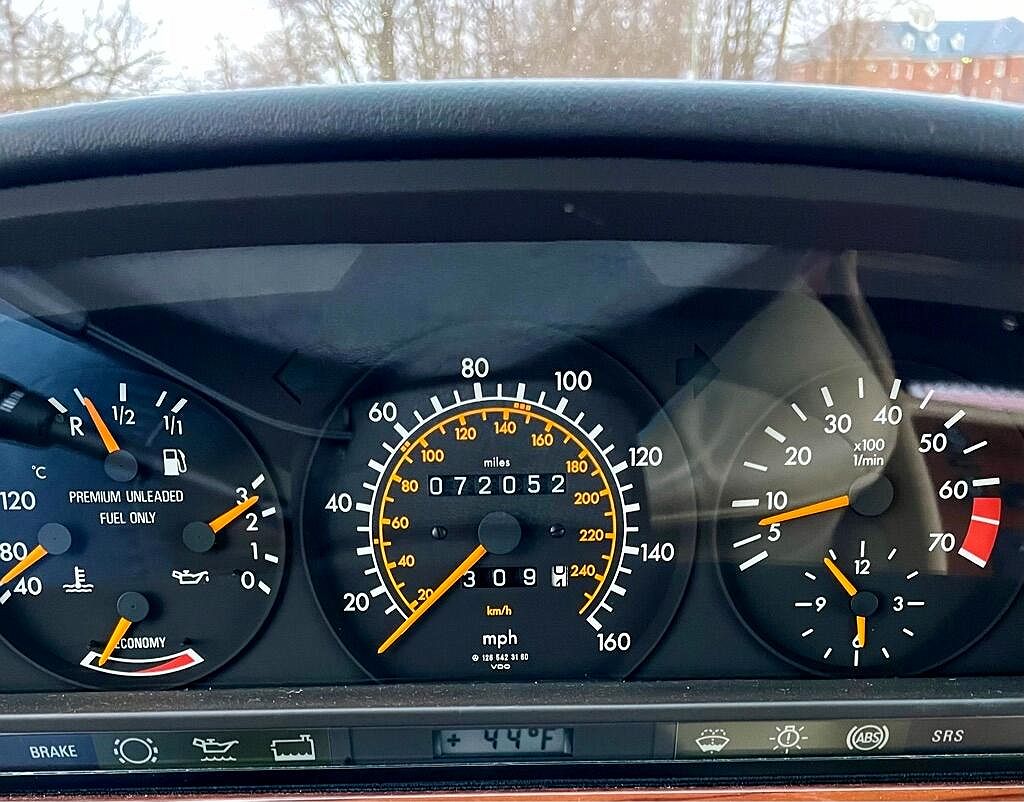 1991 Mercedes-Benz 300 SE image 28