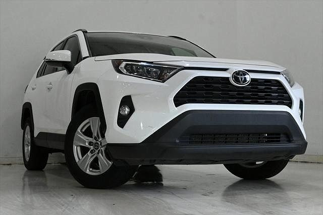 2019 Toyota RAV4 XLE image 0