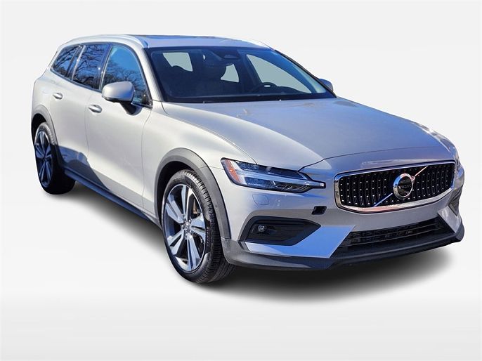 2025 Volvo V60