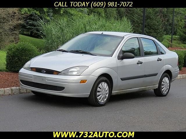 2004 Ford Focus LX image 0