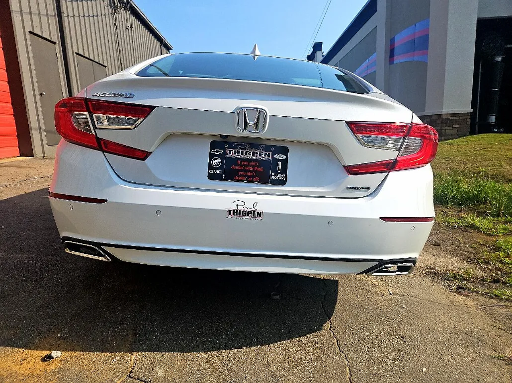2018 Honda Accord Touring image 2