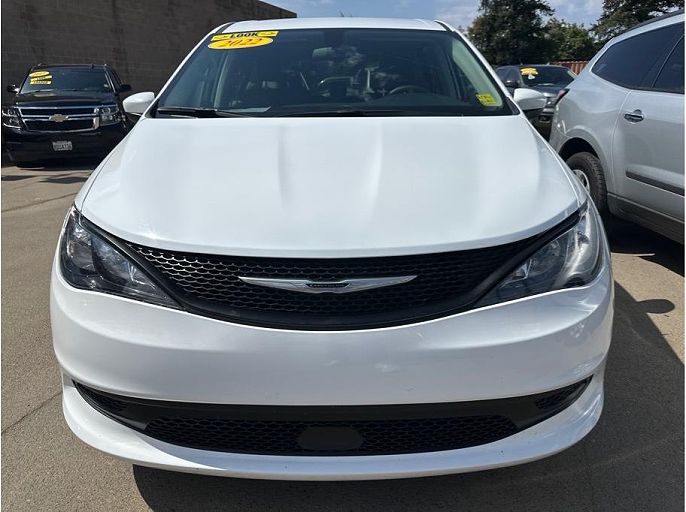 2022 Chrysler Voyager