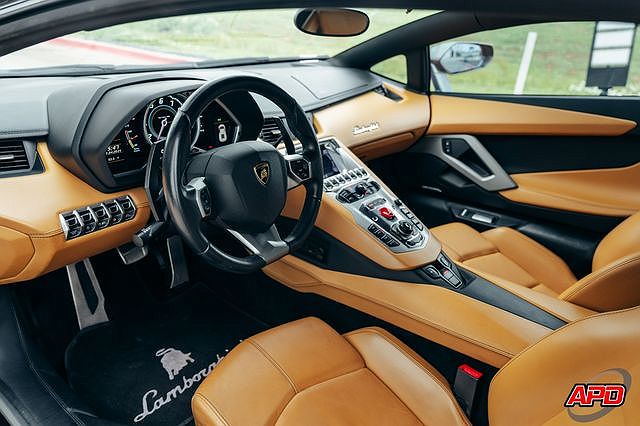 2014 Lamborghini Aventador LP700 image 2