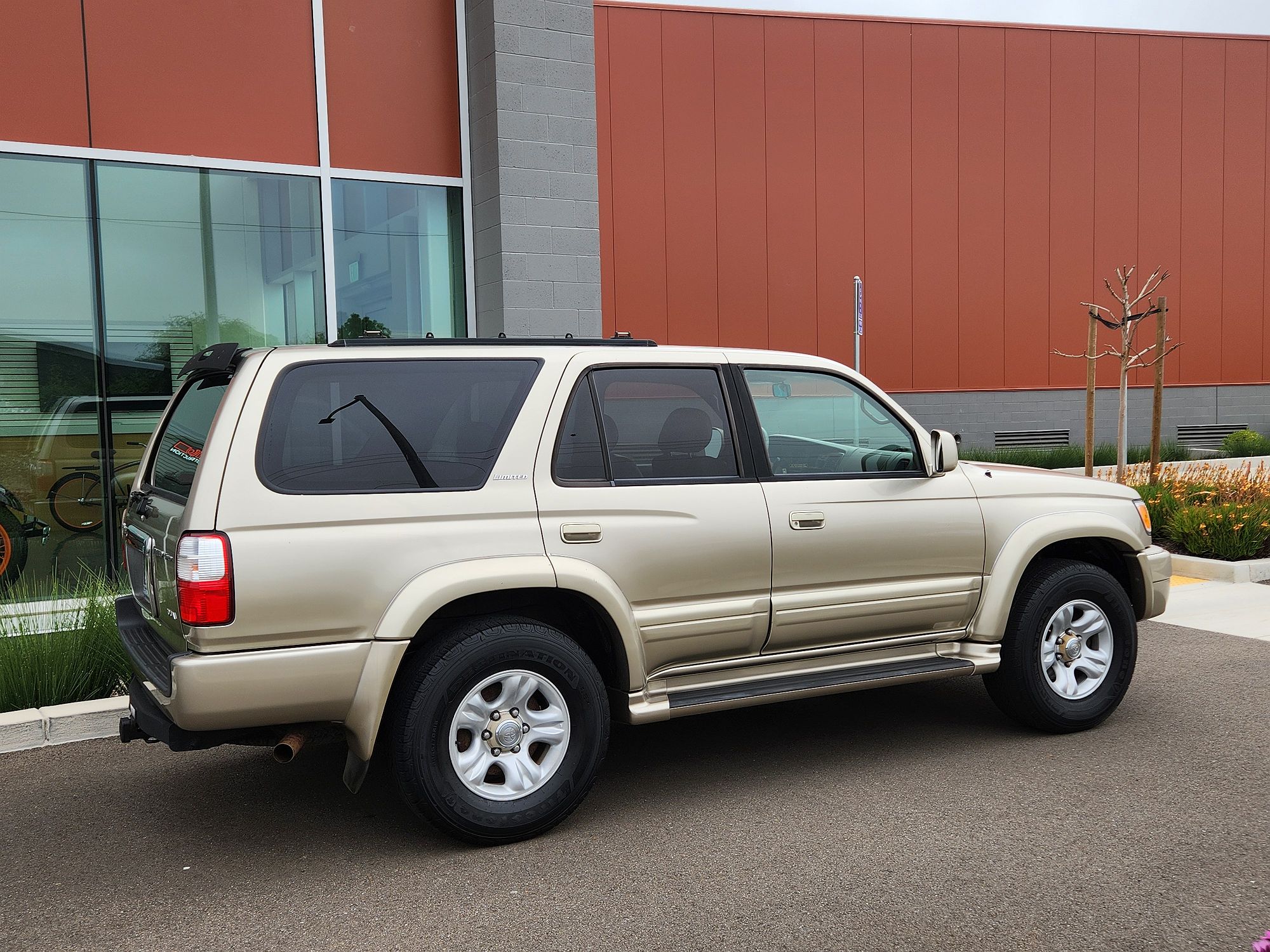 2002 Toyota 4Runner Limited Edition image 13