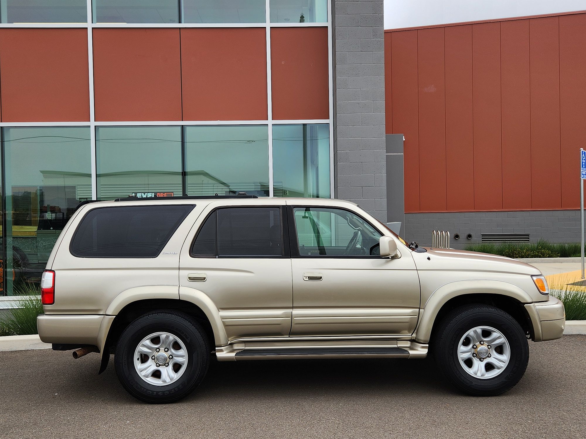 2002 Toyota 4Runner Limited Edition image 14