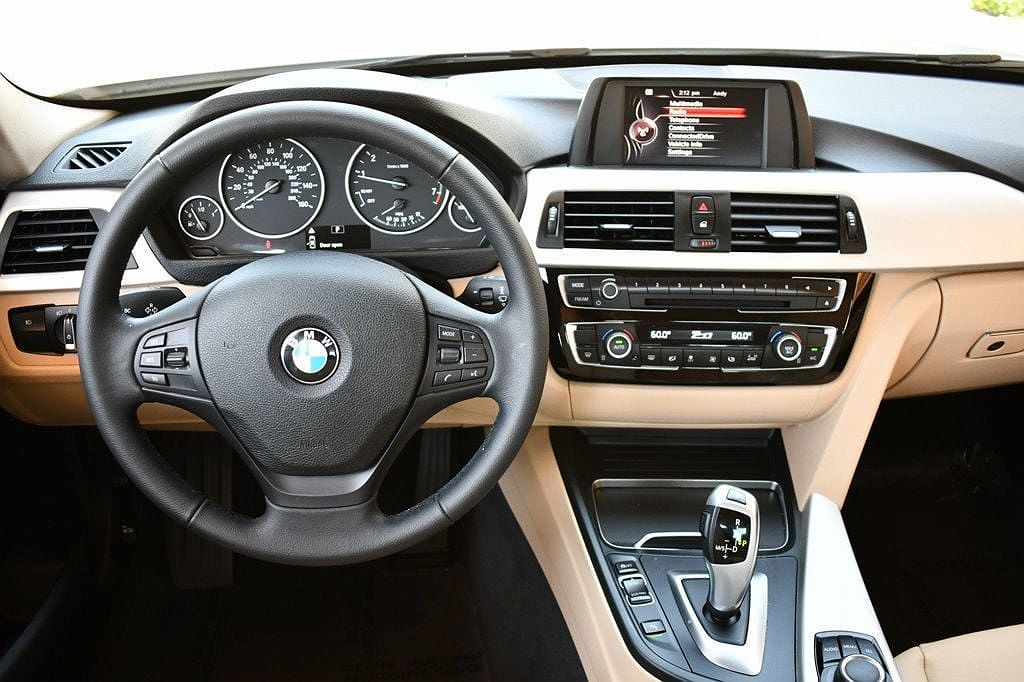 2017 BMW 3 Series 320i image 42