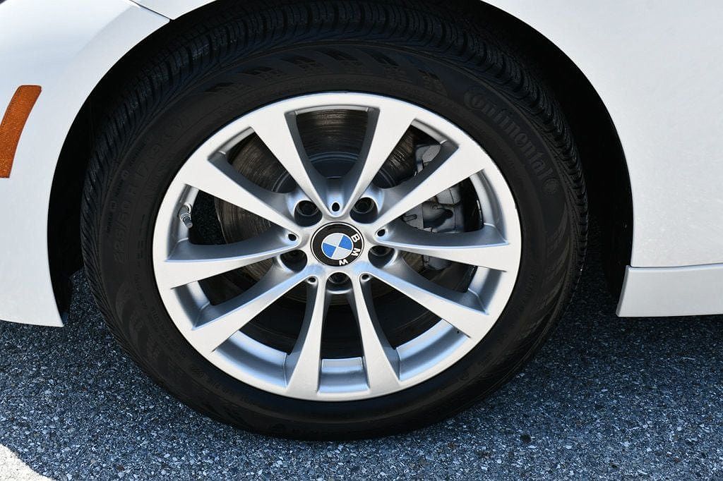 2017 BMW 3 Series 320i image 54