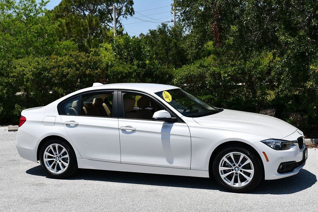 2017 BMW 3 Series 320i image 7