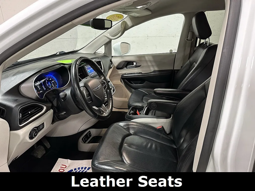 2020 Chrysler Pacifica Touring-L image 3