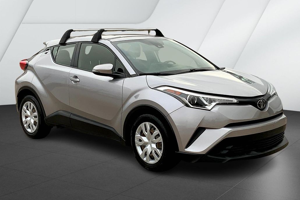 2019 Toyota C-HR LE image 1