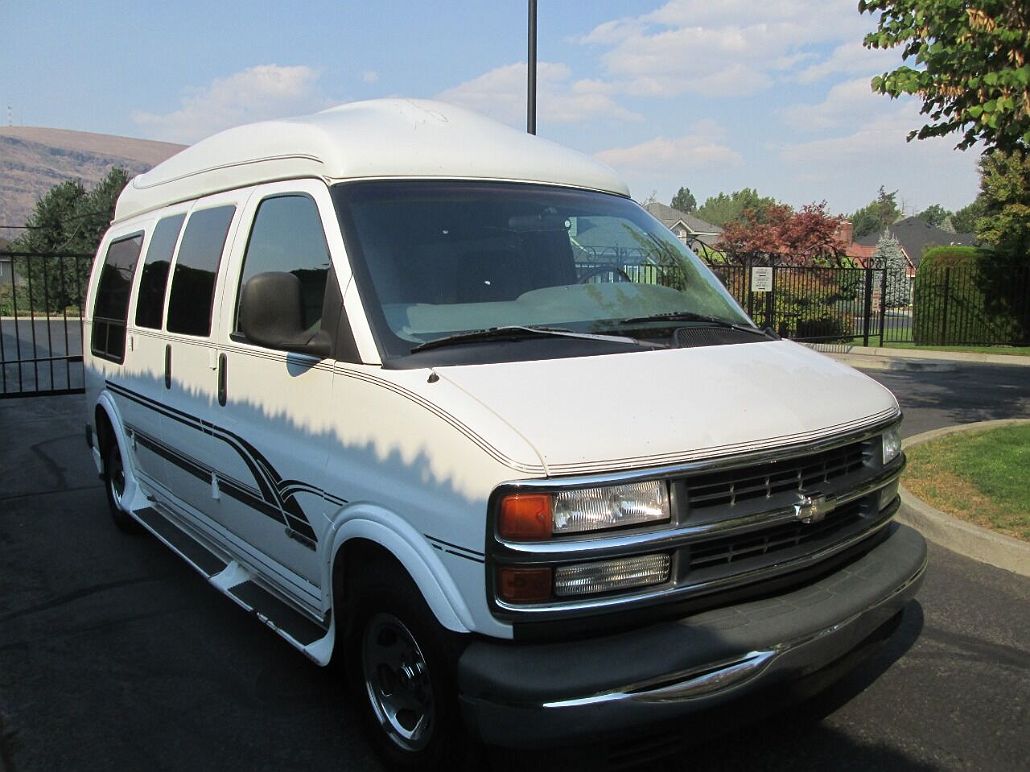 1997 Chevrolet Express 1500 image 2