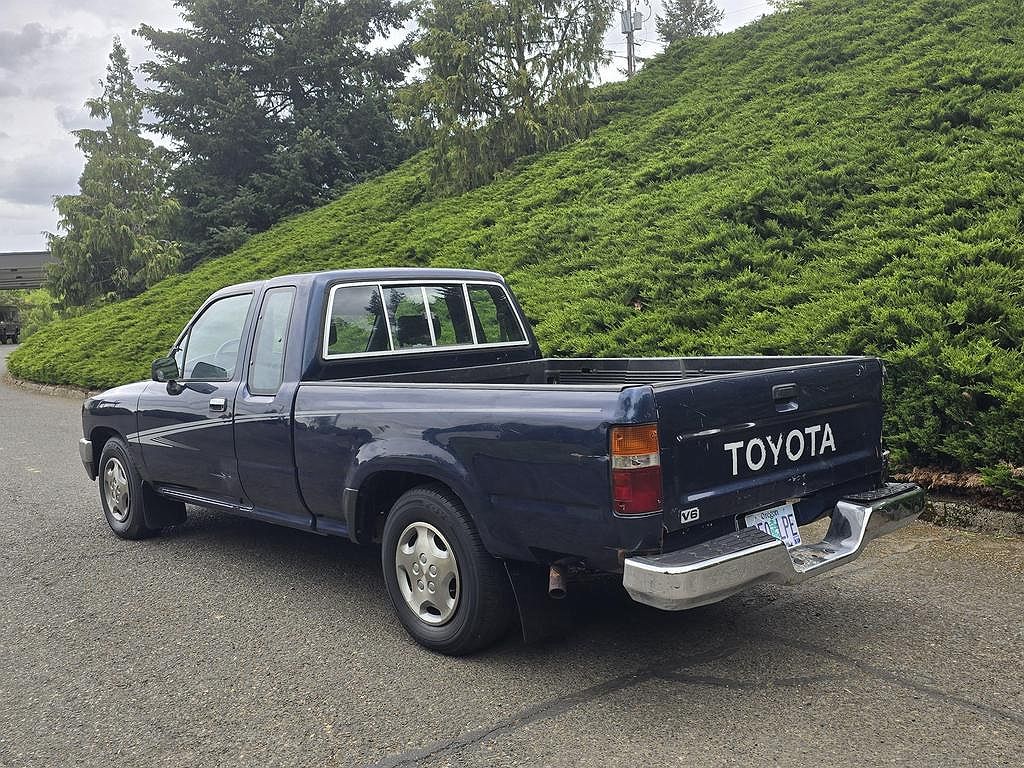 1992 Toyota Pickup Deluxe image 1