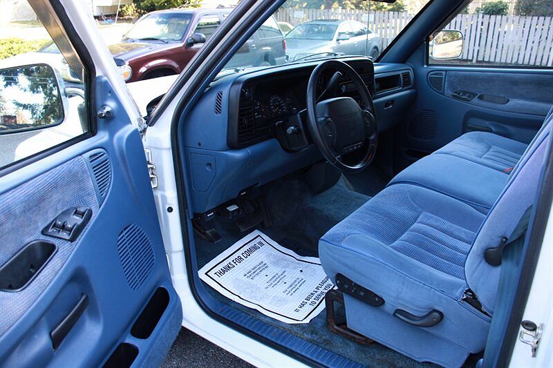 1995 Dodge Ram 1500 ST image 4