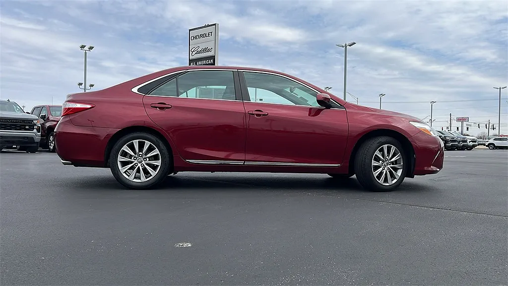2017 Toyota Camry null image 1