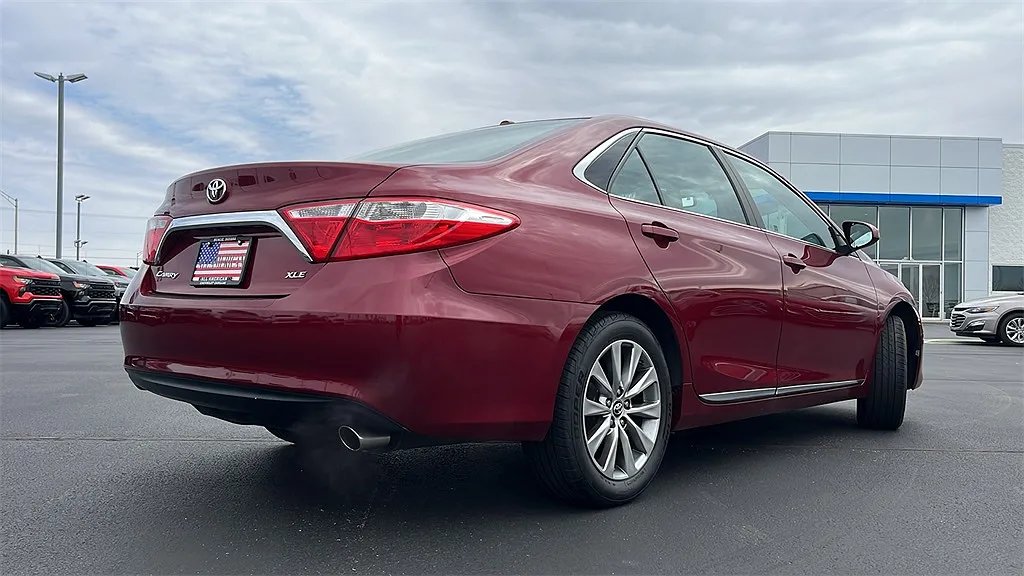 2017 Toyota Camry null image 2