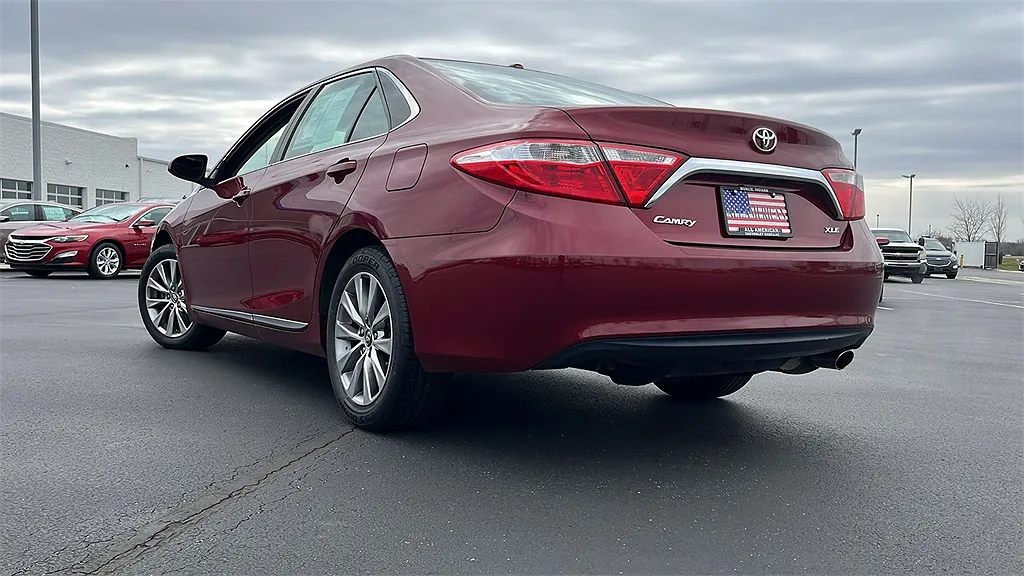 2017 Toyota Camry null image 4