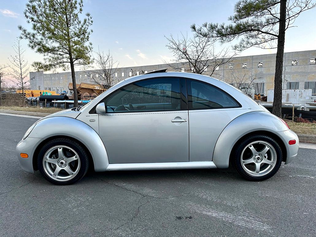 2002 Volkswagen New Beetle S image 2
