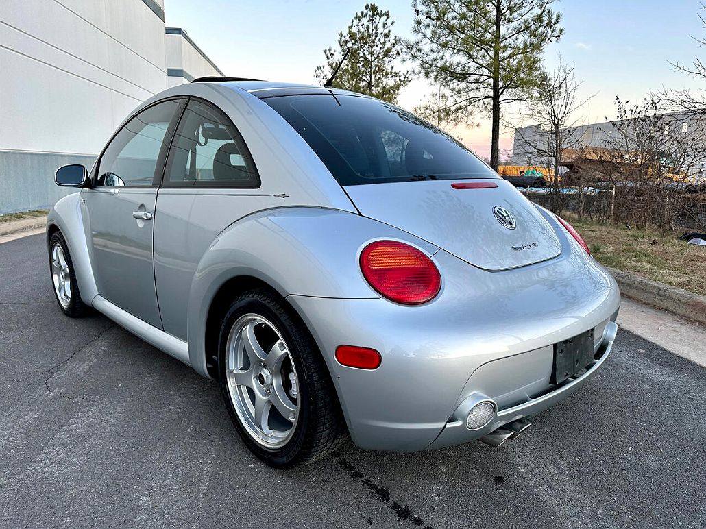 2002 Volkswagen New Beetle S image 4