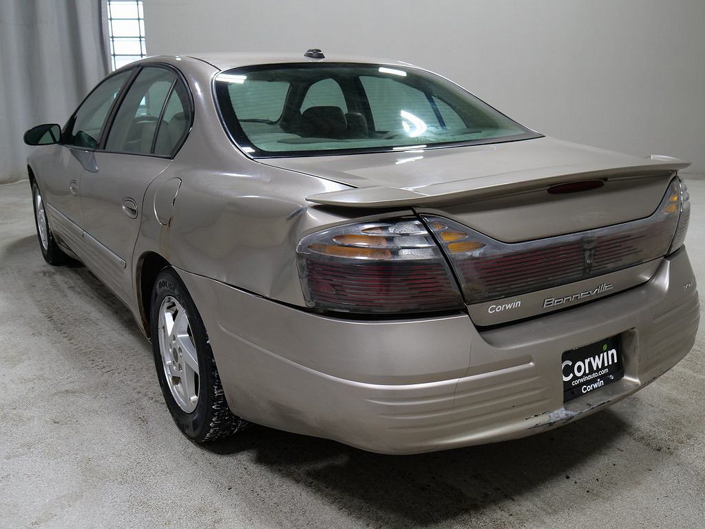 2004 Pontiac Bonneville SE image 5