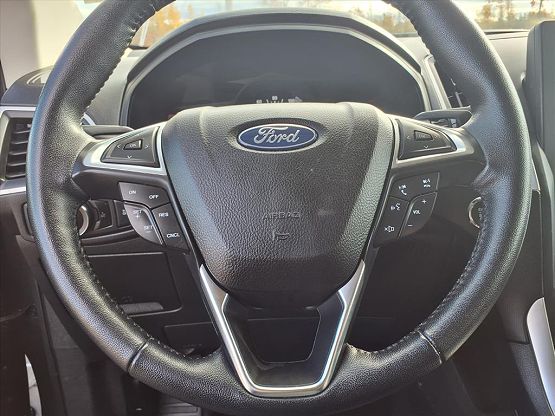 2023 Ford Edge SEL photo 2