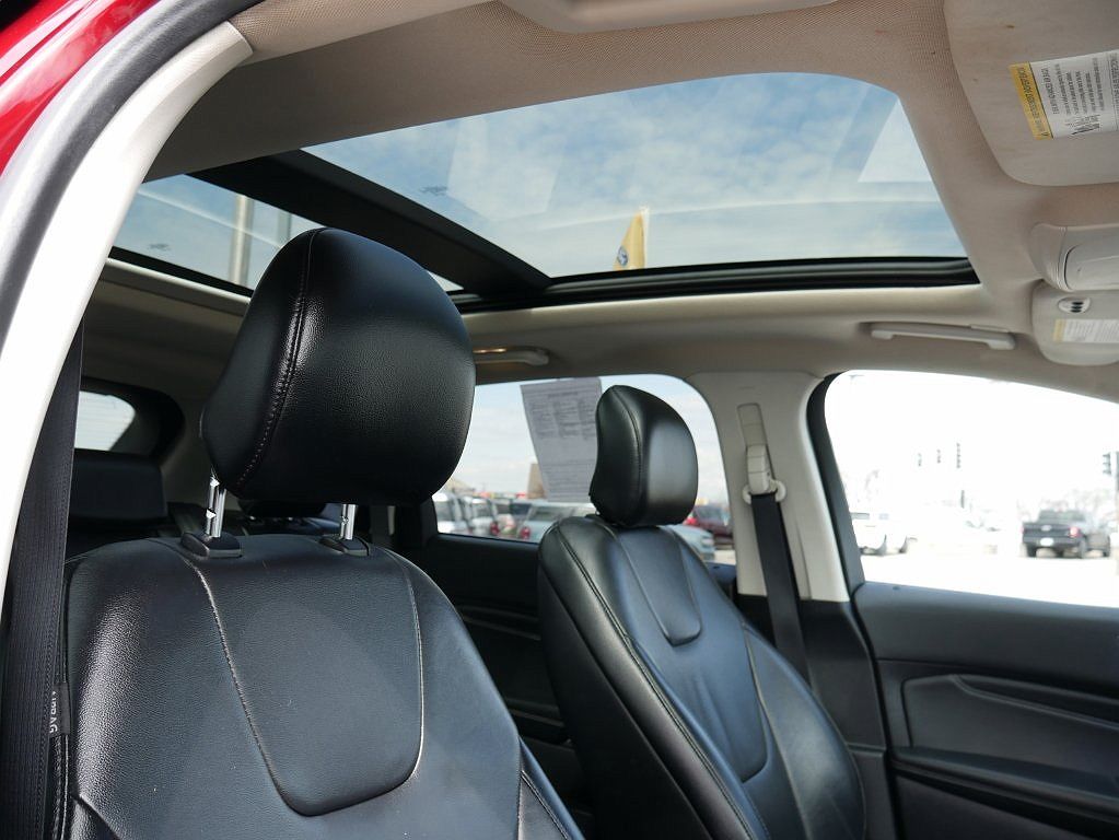 2019 Ford Edge Titanium image 4