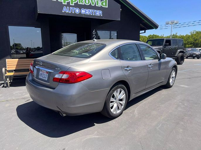 2011 Infiniti M37