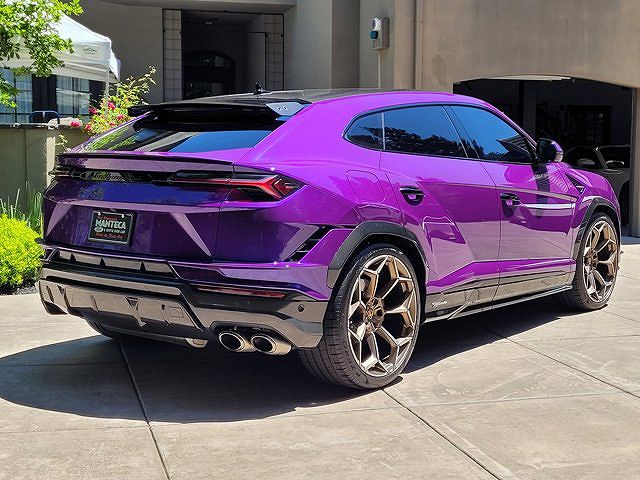 2023 Lamborghini Urus Performante image 4