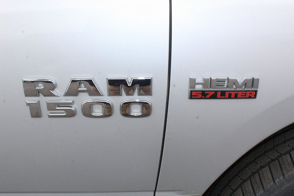 2015 Ram 1500 SLT image 2