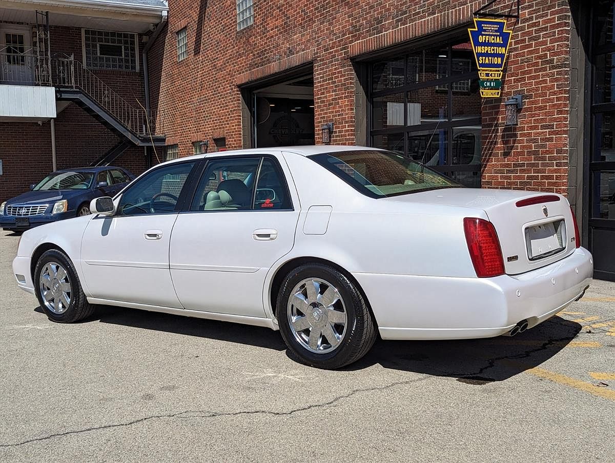 2004 Cadillac DeVille DTS image 4