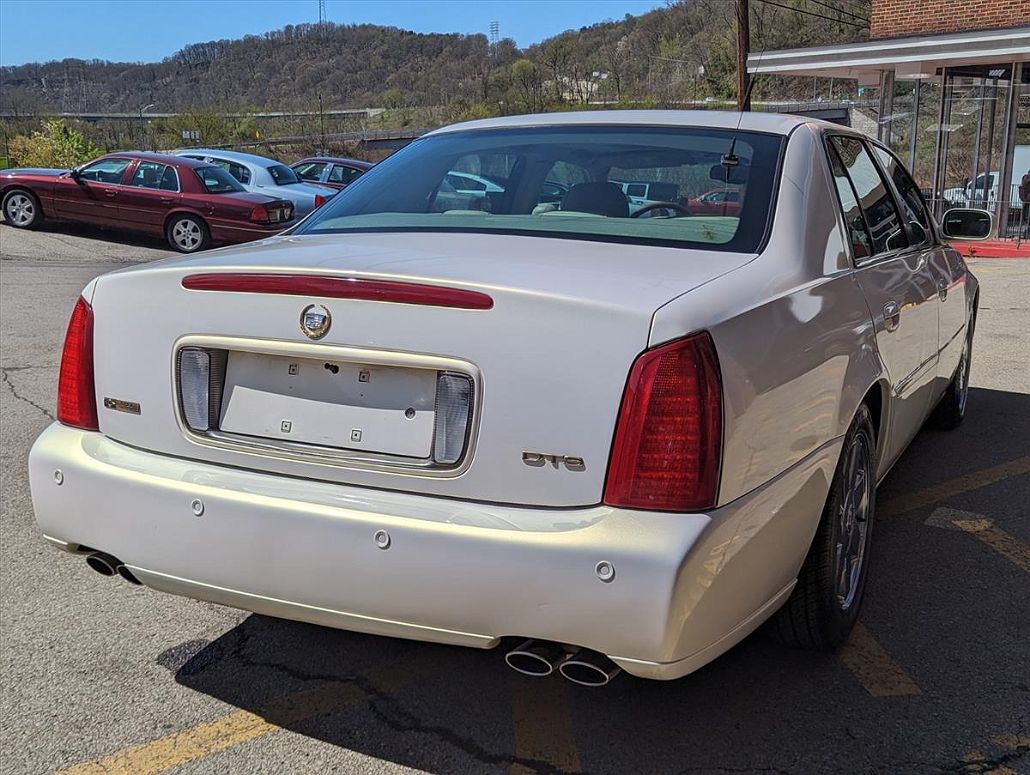 2004 Cadillac DeVille DTS image 5