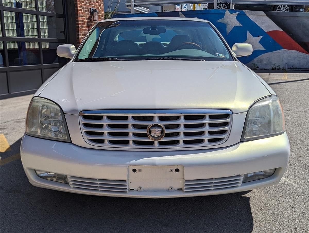 2004 Cadillac DeVille DTS image 8