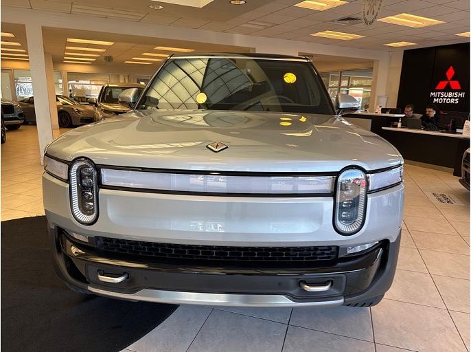 2024 Rivian R1S